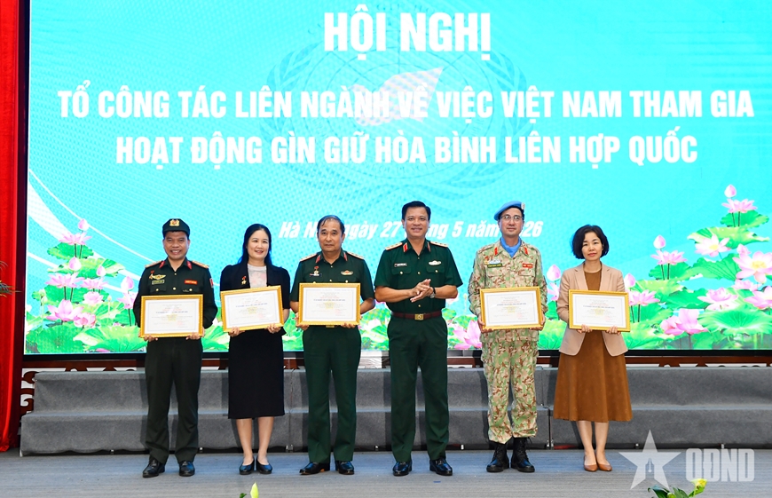 /UploadStore/admin/260527 hoi nghi qdnd/10.jpg